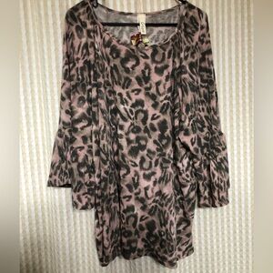 Crêpas Pink and Gray Top